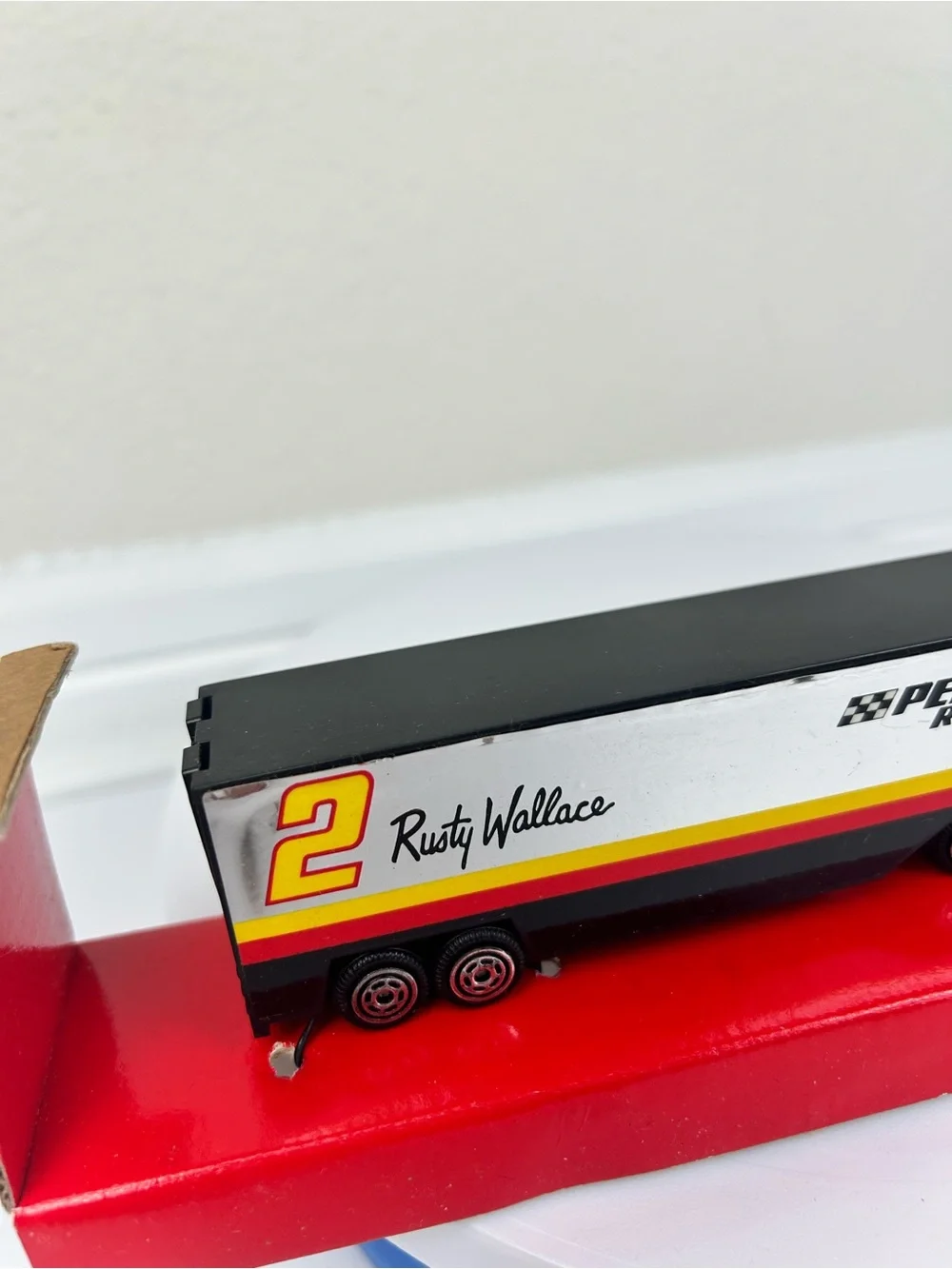 Racing Champions Rusty Wallace #2 Penske NASCAR 1:87 Diecast Transporter & cards